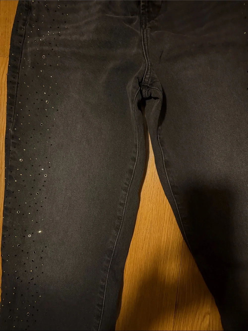 Zara Black Straight-Leg Jeans with Stud Embellishments - Picture 2 of 4